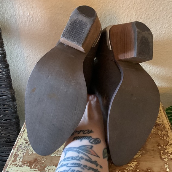 Distressed leather bootie - Picture 5 of 6